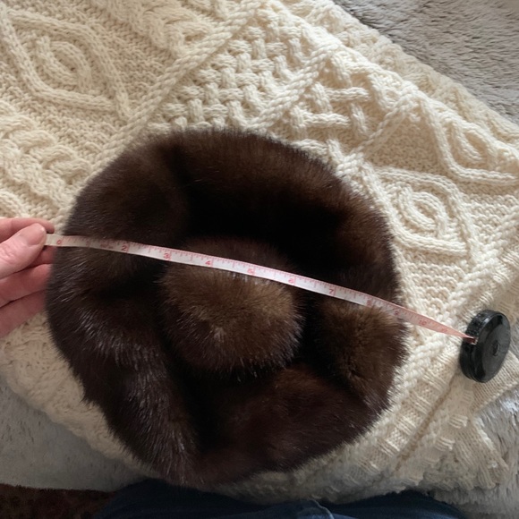 Vintage mink hat with mink Pom Pom on top! - Picture 7 of 9